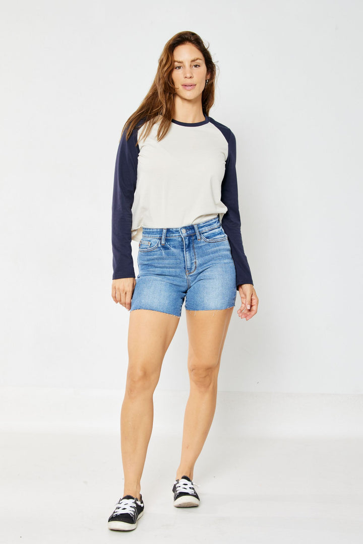 High Waist Raw Hem Shorts 15277 Medium Wash 40% OFF